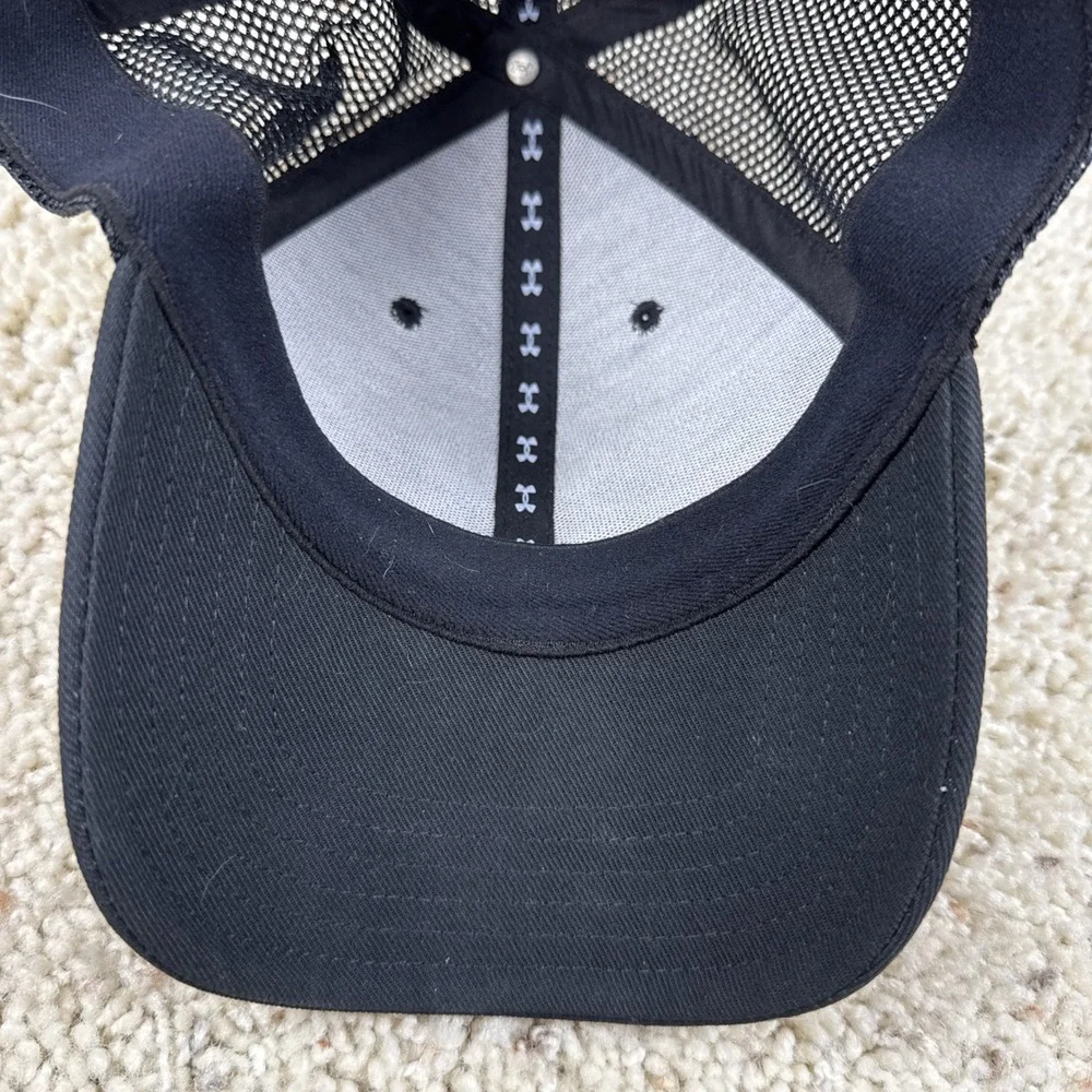 Under Armour Mens Trucker Hat Black W/‎ Black Mesh Snapback Logo Cap OSFM